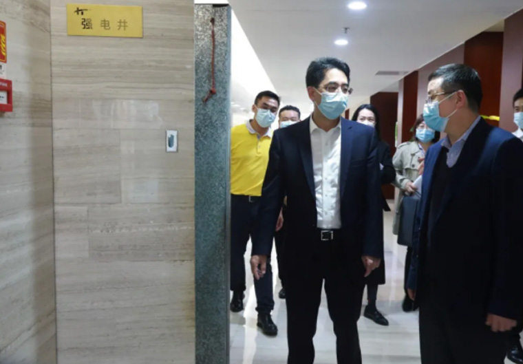 投控公司副总经理姚飞一行莅临高新投检查疫情防控、安全生产工作